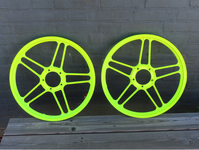 17 inch Grimeca stervelg 17x1.35 Puch Maxi neon geel set product