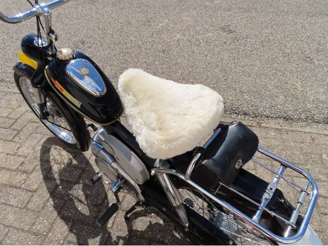 Oldtimer saddle cover sheepskin Bategu Denfeld beige product